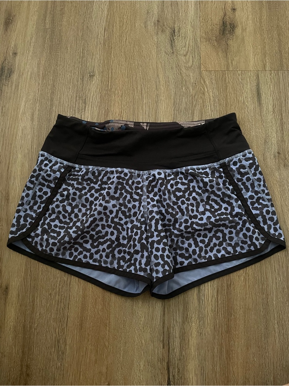 Lululemon shorts size 4